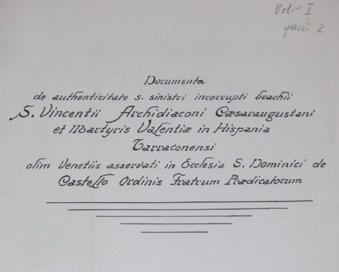 Detalle de la inscripción en una de las carpetillas que contienen la documentación